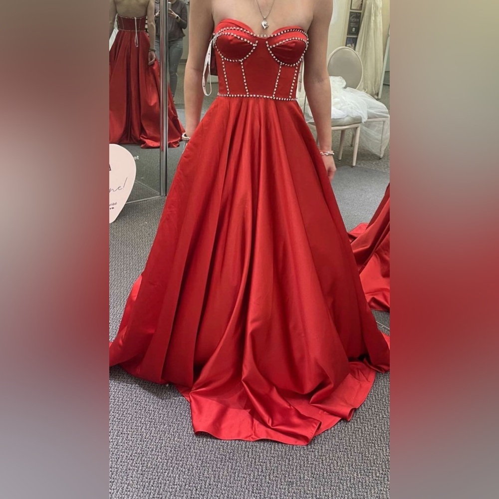 beautiful brand new prom dress